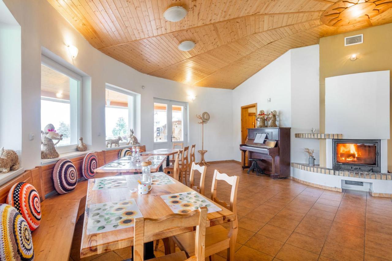 Farma Slunecny Dvur Apartmany A Family Stany Strecha Pod Strechou Hermanuv Mestec Exterior foto